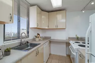 2121 Ala Wai Blvd, Honolulu, HI 96815 - Photo 5