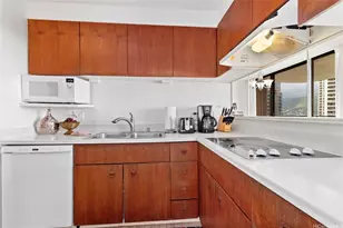 1910 Ala Moana Blvd, Honolulu, HI 96815 - Photo 5