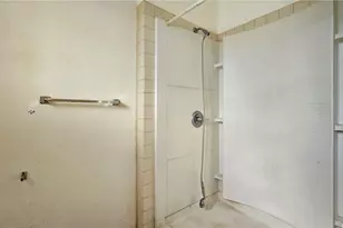 1727 Nuuanu Ave, Honolulu, HI 96817 - Photo 9