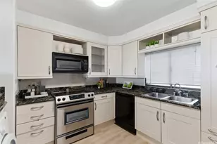 1910 Ala Moana Blvd, Honolulu, HI 96815 - Photo 5