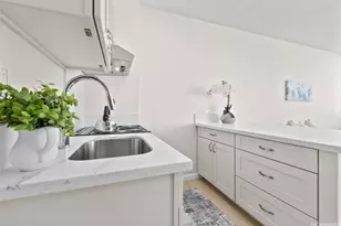 1560 Kanunu St, Honolulu, HI 96814 - Photo 3