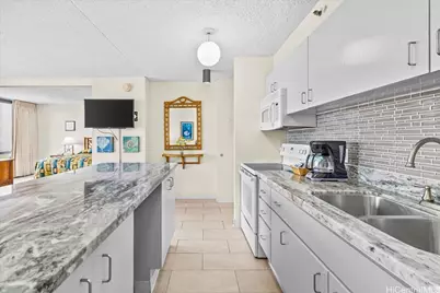 201 Ohua Avenue #1611-1, Honolulu, HI 96815 - Photo 3