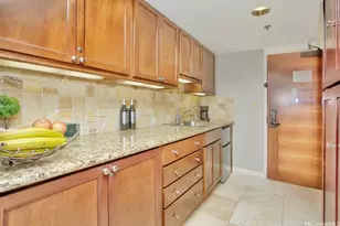 2045 Kalakaua Ave, Honolulu, HI 96815 - Photo 9