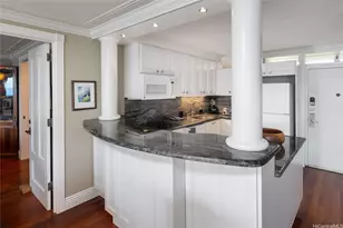 2877 Kalakaua Ave, Honolulu, HI 96815 - Photo 5