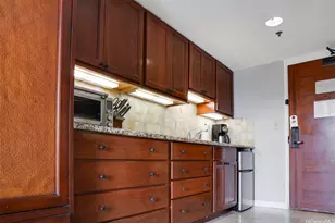 2045 Kalakaua Ave, Honolulu, HI 96815 - Photo 3