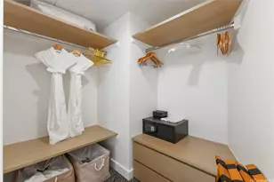 383 Kalaimoku St, Honolulu, HI 96815 - Photo 9