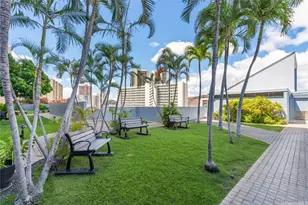 3045 Ala Napuaa Pl, Honolulu, HI 96818 - Photo 9
