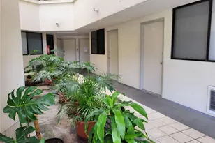 2860 Waialae Ave, Honolulu, HI 96826 - Photo 3