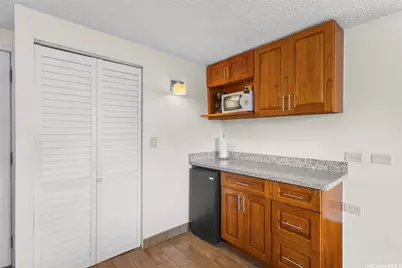 2463 Kuhio Avenue #1010, Honolulu, HI 96815 - Photo 15