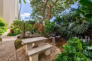 555 Hahaione St, Honolulu, HI 96825 - Photo 21