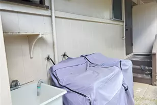 1231 Alexander St, Honolulu, HI 96826 - Photo 9