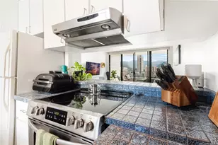 2121 Ala Wai Blvd, Honolulu, HI 96815 - Photo 9