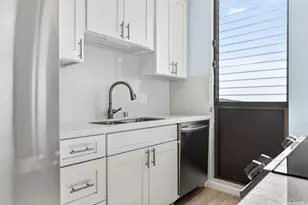 1201 Wilder Ave, Honolulu, HI 96822 - Photo 9