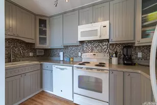 2115 Ala Wai Blvd, Honolulu, HI 96815 - Photo 9