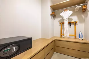 383 Kalaimoku St, Honolulu, HI 96815 - Photo 13