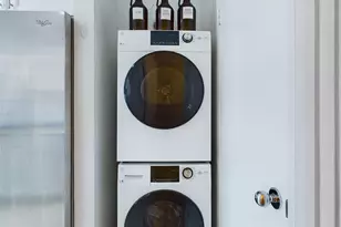 572 Mananai Pl, Honolulu, HI 96818 - Photo 5