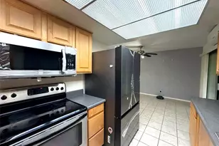 98-1772 Kaahumanu St, Pearl City, HI 96782 - Photo 3