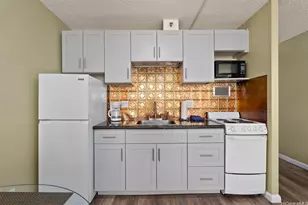 364 Seaside Ave, Honolulu, HI 96815 - Photo 7