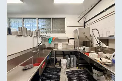 909 Isenberg Streets, Honolulu, HI 96826 - Photo 3