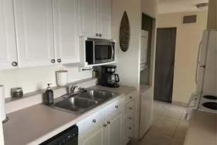 2415 Ala Wai Blvd, Honolulu, HI 96815 - Photo 11