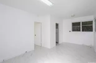 1115C Hassinger St, Honolulu, HI 96822 - Photo 5