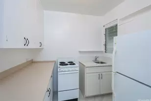 1115C Hassinger St, Honolulu, HI 96822 - Photo 3