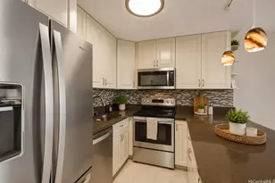 411 Hobron Ln, Honolulu, HI 96815 - Photo 3