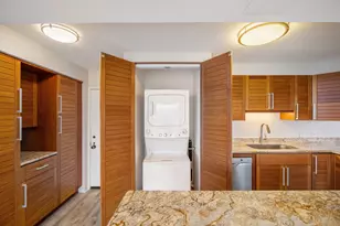 1910 Ala Moana Blvd, Honolulu, HI 96815 - Photo 9