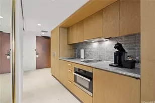 383 Kalaimoku St, Honolulu, HI 96815 - Photo 9