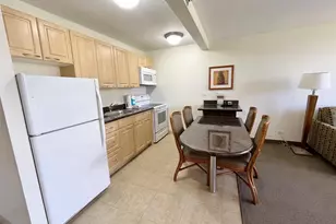 229 Paoakalani Ave, Honolulu, HI 96815 - Photo 3