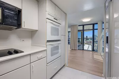 1015 Wilder Avenue #503, Honolulu, HI 96822 - Photo 9