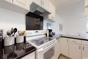 501 Hahaione St, Honolulu, HI 96825 - Photo 9