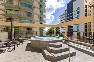 2470 Kalakaua Ave, Honolulu, HI 96815 - Photo 17
