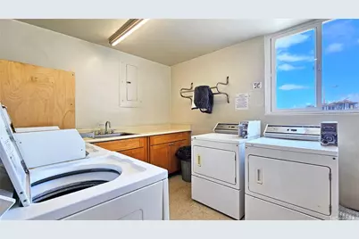 1655 Makaloa Street #1611, Honolulu, HI 96814 - Photo 21