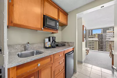 2427 Kuhio Avenue #1108, Honolulu, HI 96815 - Photo 9