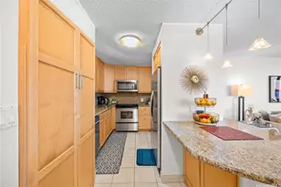 1910 Ala Moana Blvd, Honolulu, HI 96815 - Photo 3
