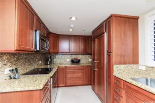 2470 Kalakaua Ave, Honolulu, HI 96815 - Photo 9