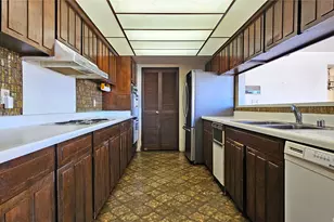 1621 Kuhilani St, Honolulu, HI 96821 - Photo 11