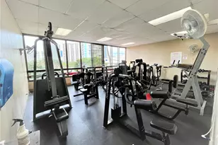 411 Hobron Ln, Honolulu, HI 96815 - Photo 17