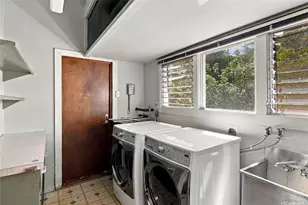 2939 Kahawai St, Honolulu, HI 96822 - Photo 15