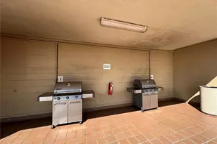 2121 Ala Wai Blvd, Honolulu, HI 96815 - Photo 17