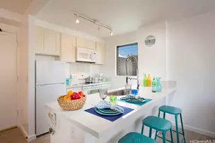 2240 Kuhio Ave, Honolulu, HI 96815 - Photo 3