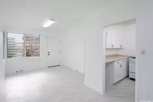 1115C Hassinger St, Honolulu, HI 96822 - Photo 1