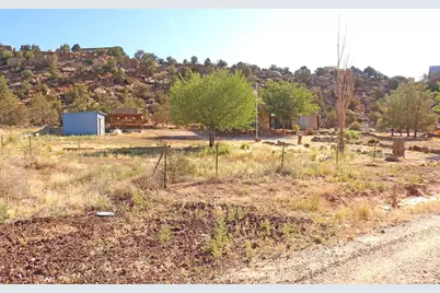 1892 N Golden Delicious Dr, Apple Valley, UT 84737 - Photo 3