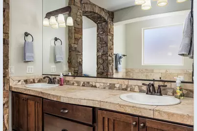 4352 W 2440 S, Hurricane, UT 84737 - Photo 17