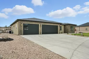 2156 S Blf Dr, Cedar City, UT 84720 - Photo 3