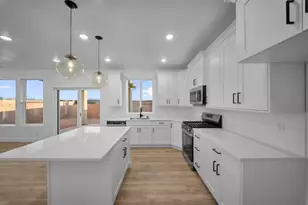 954 E Malibu Dr, Washington, UT 84780 - Photo 13