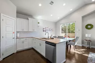 1888 Holiday Ln, Washington, UT 84780 - Photo 7