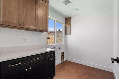943 E Coyote Crest Dr, Washington, UT 84780 - Photo 9