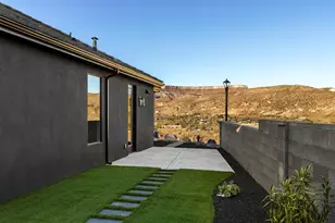 1023 N Falcon Ridge View, Hurricane, UT 84737 - Photo 15